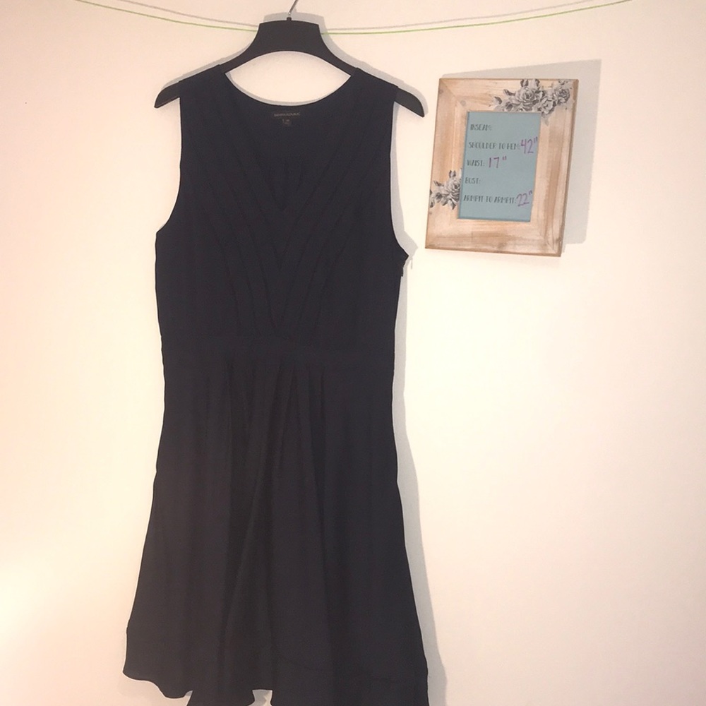 Banana Republic navy dress, v-neck bodice detail